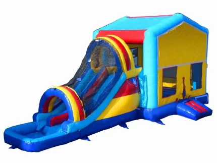 Château gonflable multicolore avec toboggan aquatique, idéal pour fêtes estivales. Haute qualité, prix abordable, à acheter en ligne. Commandez vite !