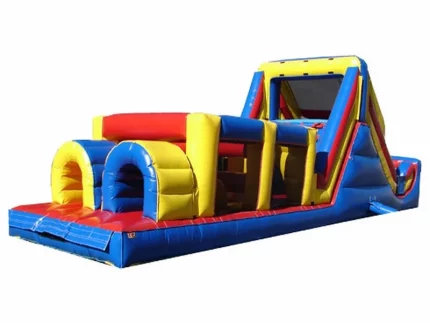 Parcours gonflable multicolore avec tunnels et toboggan, parfait pour défis et fêtes. Haute qualité, prix abordable, à acheter en ligne. Commandez maintenant !