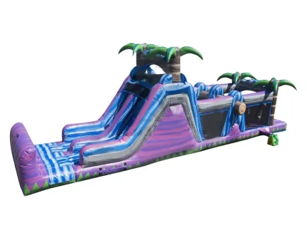 Parcours gonflable tropical violet avec toboggan et palmiers, parfait pour fêtes estivales. Haute qualité, prix abordable, à acheter en ligne. Commandez vite !