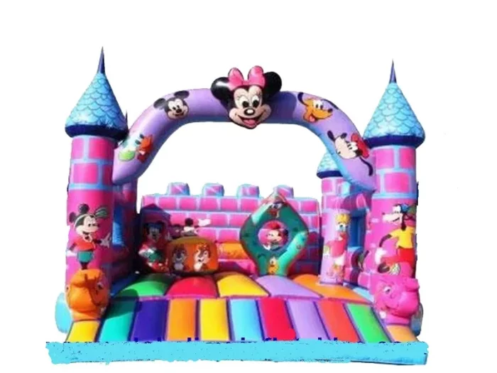 Château gonflable multicolore à thème personnage, décorations ludiques, idéal pour fêtes d'enfants, amusant et sécurisé, disponible à acheter en ligne.