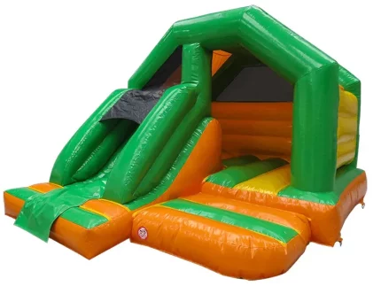 Château gonflable vert et orange avec toboggan, design ludique et coloré, idéal pour fêtes d'enfants, sécurisé et robuste, disponible à acheter en ligne.