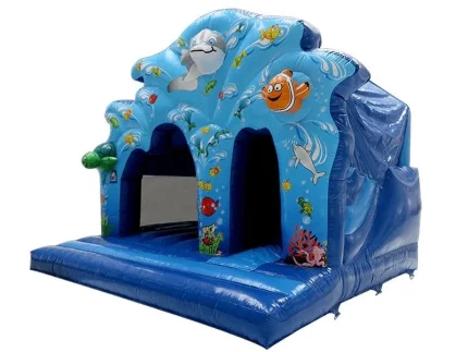 Château gonflable bleu à thème océan avec décorations marines, idéal pour fêtes d'enfants, amusant, sécurisé et disponible à acheter en ligne.