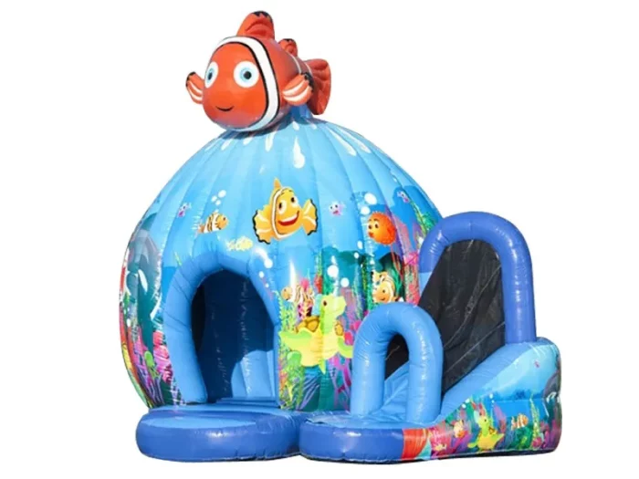 Château gonflable à thème océan avec design poisson clown, toboggan intégré, idéal pour fêtes d'enfants, amusant et sécurisé, disponible en ligne.