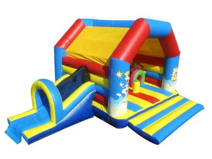 Château gonflable multicolore avec toboggan, idéal pour fêtes d'enfants, design lumineux et amusant, sécurisé et à acheter en ligne.